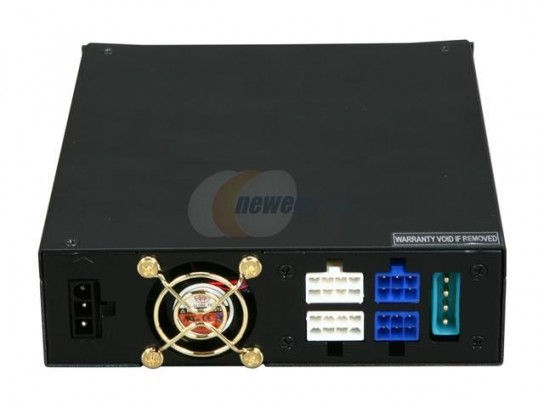 Es sollten neue Komponenten eingebaut werden, aber die genutzte Stromversorgung hat nicht genug Leistung? Diese Zusatz-PSU passt in einen 5,25" Schacht! http://www.newegg.com/Product/Product.aspx?Item=N82E16817101044  Update: It's really bad: http://www.hardocp.com/article/2011/01/24/epower_juice_box_450w_auxiliary_power_supply_review/9#.VEVJPRZqjoZ 