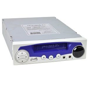 Wenn man schon Zigarettenanzünder und Becherhalter hat, darf ein Kassettenspieler nicht fehlen. Auch super für Hipster. http://www.geeks.com/details.asp?InvtId=PLUSDECK2C