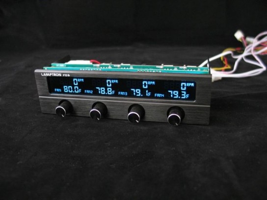 Schon etwas komplexer. Nur 4 Kanäle, dafür werden Temperatur und Lüftergeschwindigkeit angezeigt. Je bis 30W. http://www.lamptron.com/product/controllers/fc5-v2/