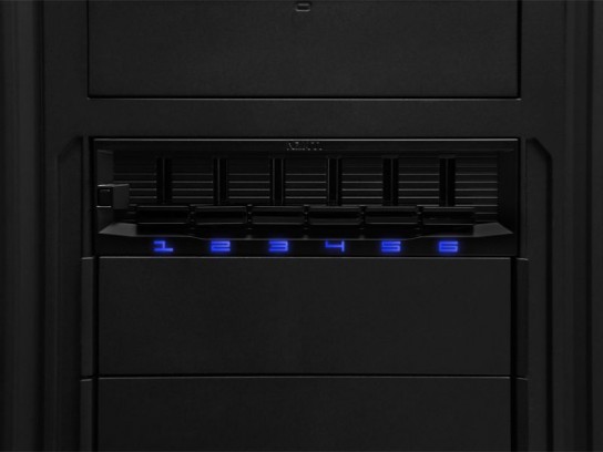 Und nochmals. Sogar 6 Kanäle, aber nur mehr je 30 Watt. 5 Farbeinstellungen. http://www.nzxt.com/product/detail/129-sentry-mix-2-fan-control.html